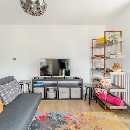 Spacious 2 Bed In Arno's Vale, * Bristol