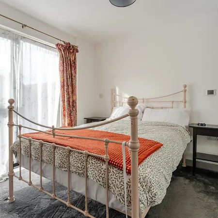アパート Spacious 2 Bed In Arno's Vale, ブリストル