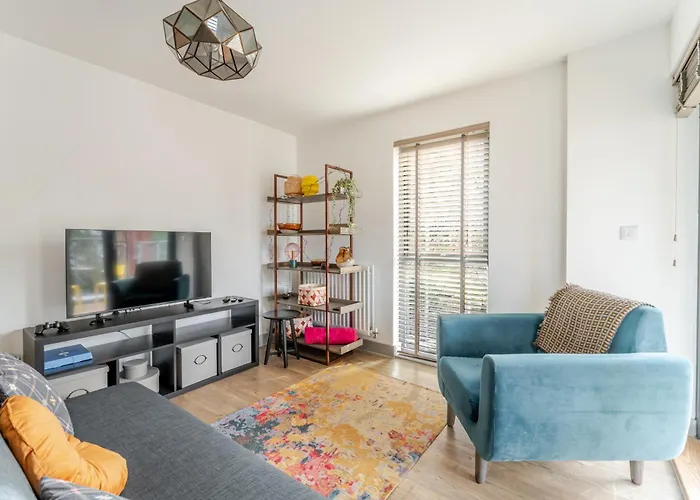 Spacious 2 Bed In Arno's Vale, Bristol