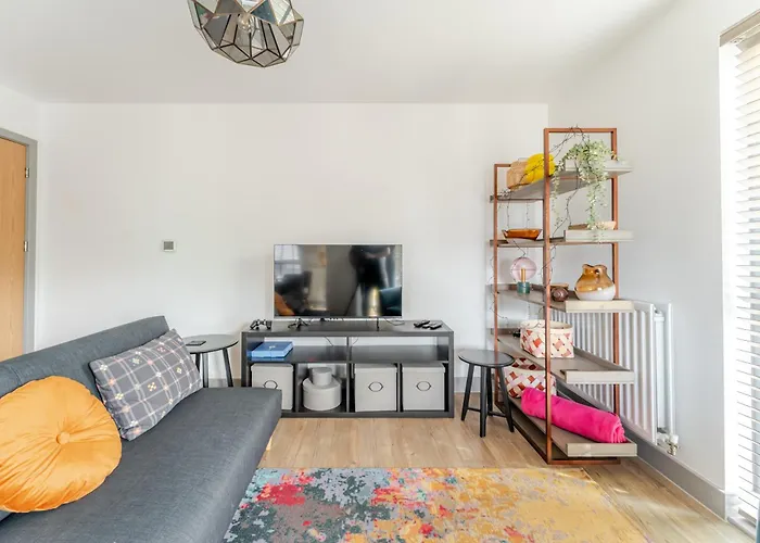 Spacious 2 Bed In Arno's Vale, * Bristol