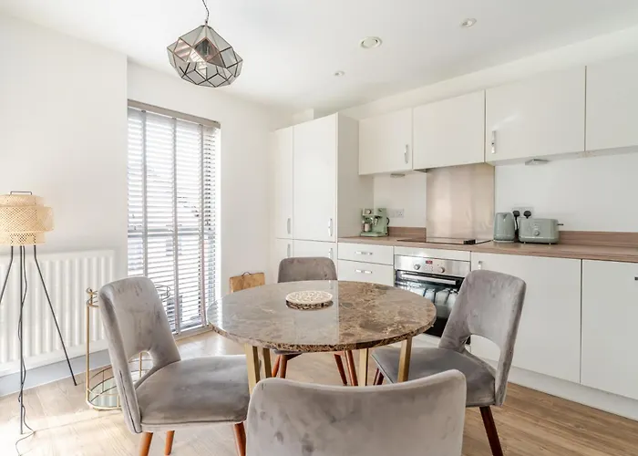 Apartment Spacious 2 Bed In Arno's Vale,