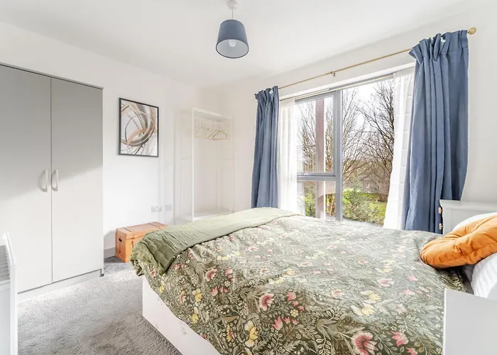 Spacious 2 Bed In Arno's Vale, Apartment