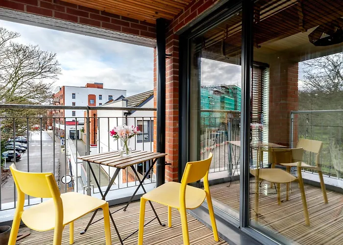 Apartment Spacious 2 Bed In Arno's Vale, *