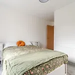 Spacious 2 Bed In Arno's Vale, *