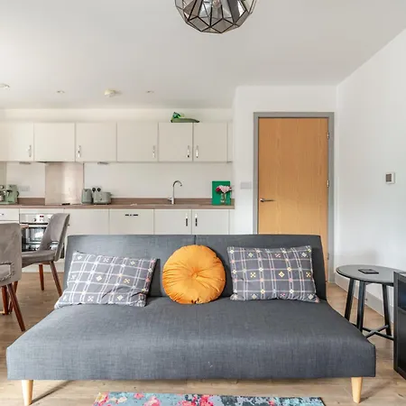 Апартаменти Spacious 2 Bed In Arno's Vale, Бристоль