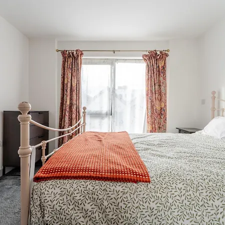 Spacious 2 Bed In Arno's Vale, Bristol