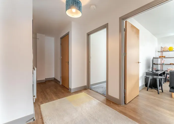 Апартаменти Spacious 2 Bed In Arno's Vale, *