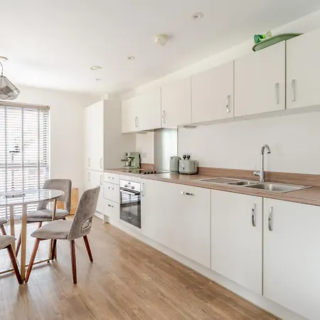 Spacious 2 Bed In Arno's Vale, Bristol