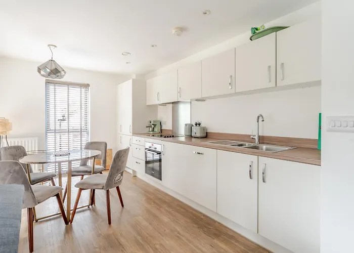 Spacious 2 Bed In Arno's Vale, Bristol
