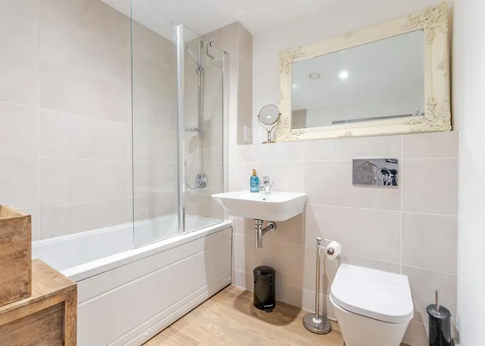 Spacious 2 Bed In Arno's Vale, Διαμέρισμα