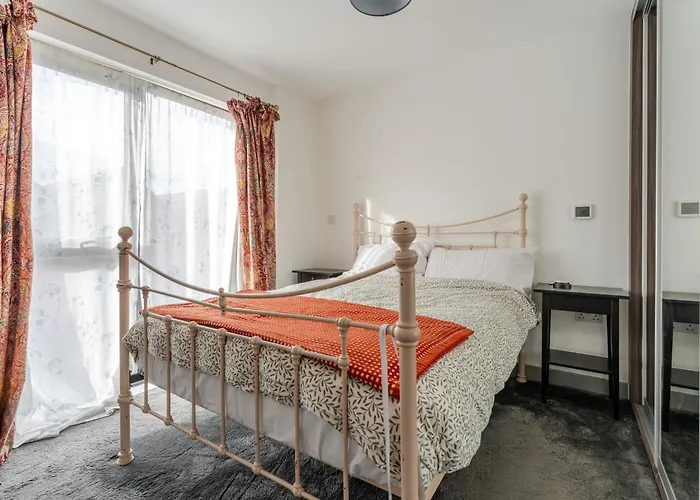 Διαμέρισμα Spacious 2 Bed In Arno's Vale, Μπρίστολ