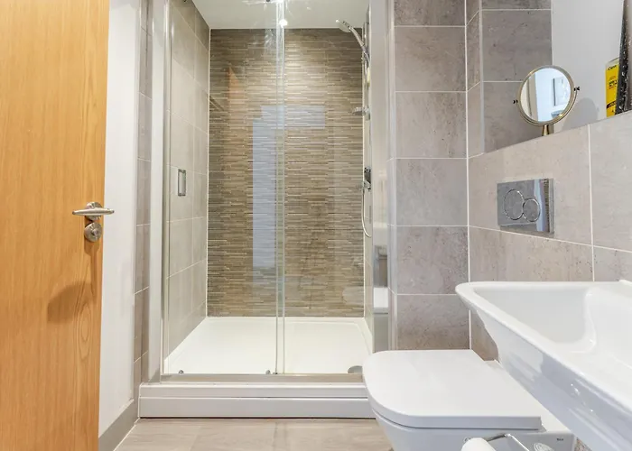 Διαμέρισμα Spacious 2 Bed In Arno's Vale, *